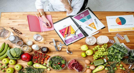 From Classroom to Table: How a Nutritionist Course Can Actually Improve Your Eating Habits